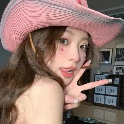 她今天有点奇怪