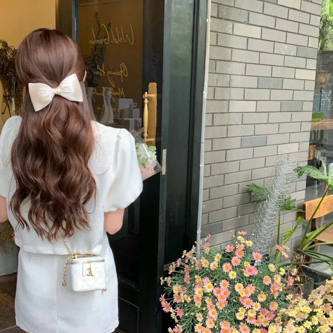 在巨大的洋葱之下